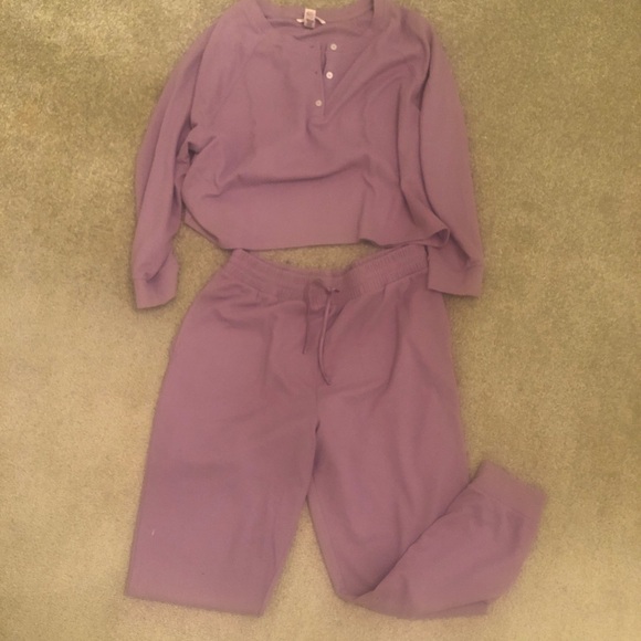 Victoria's Secret Lavender Lounge Set with pockets - Picture 2 of 9